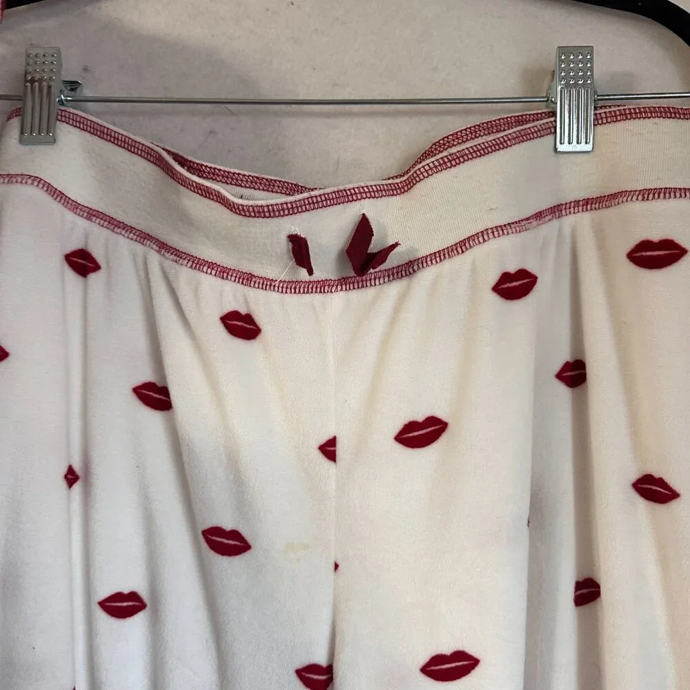 PJ‎ Salvage pajamas sz L fleece white red lips stripes Valentine's day 2 piece